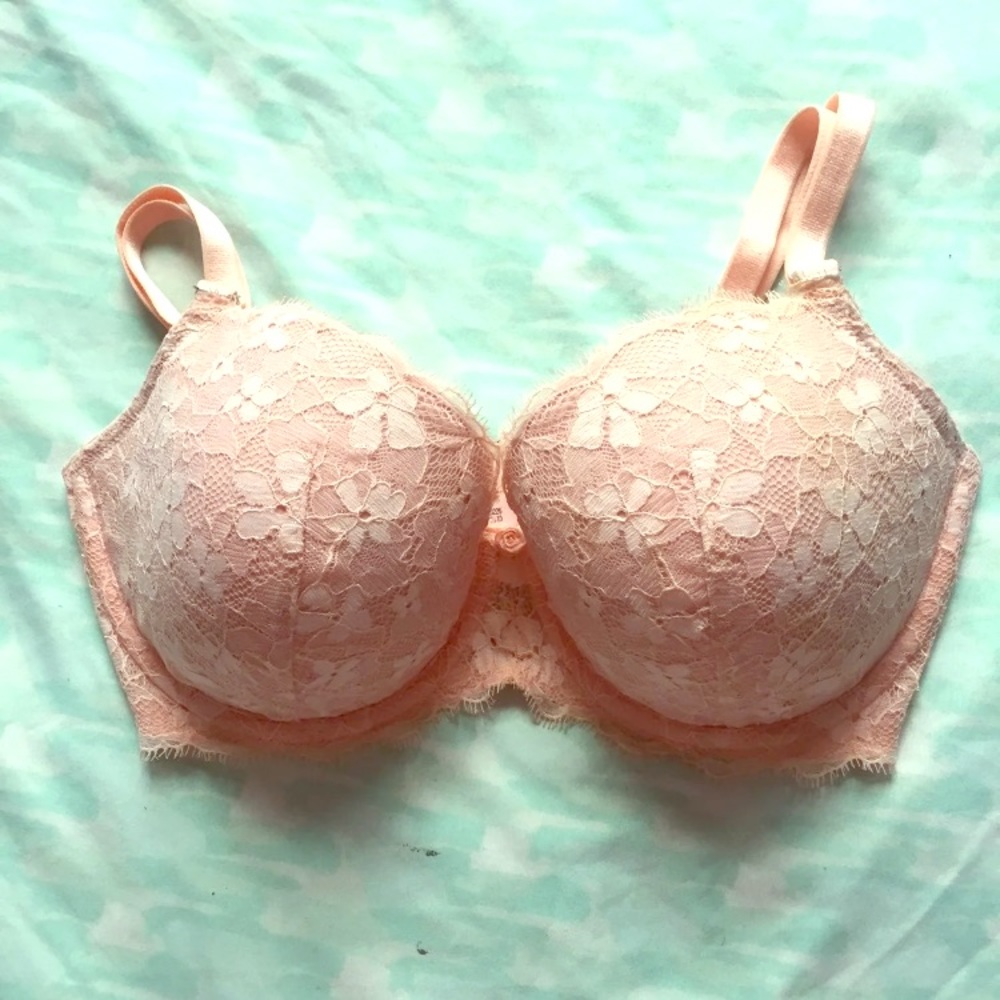 🚫SOLD ON MERC🚫 Victoria’s Secret Demi Bra